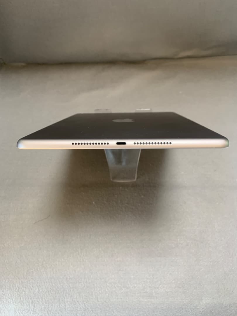 美品 SIMフリー iPad 第6世代 Cellularモデル 32GB