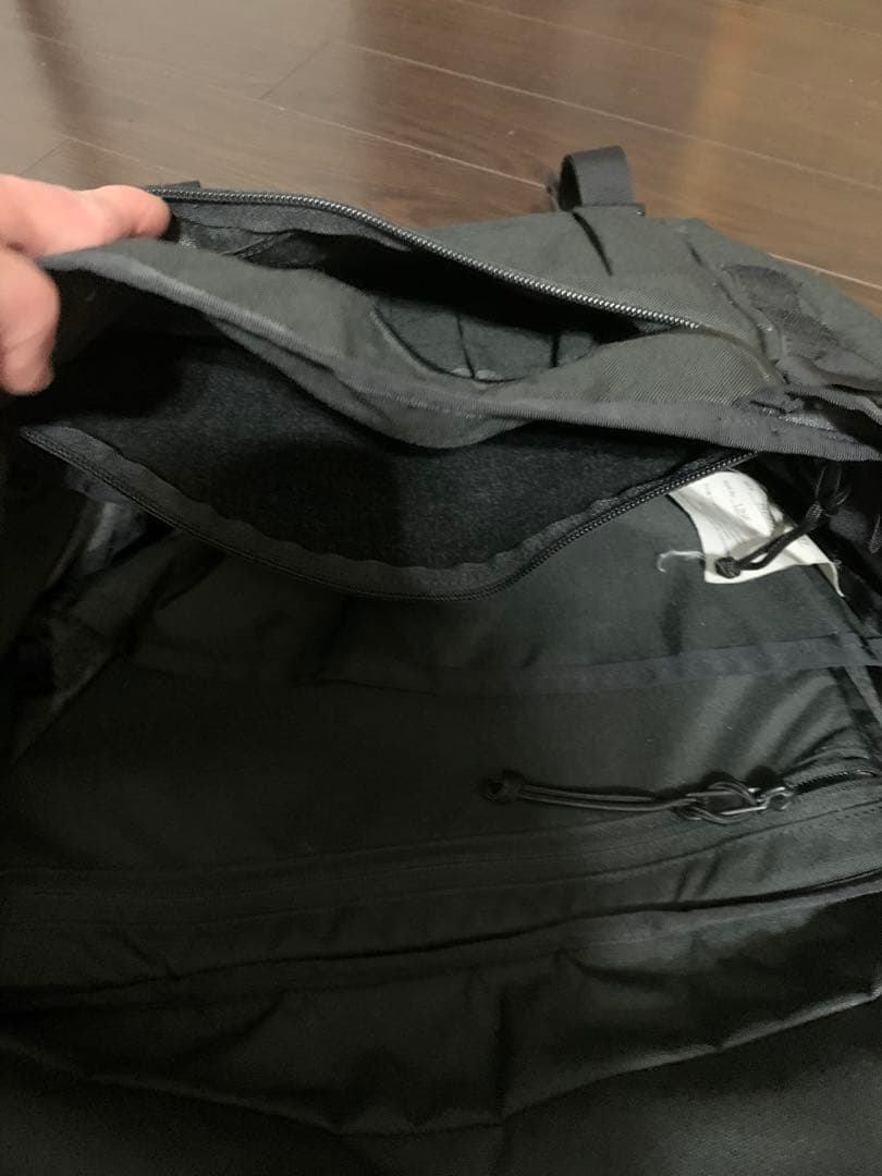 MYSTERY RANCH メッセンジャーバッグ ブラック　インベーダー