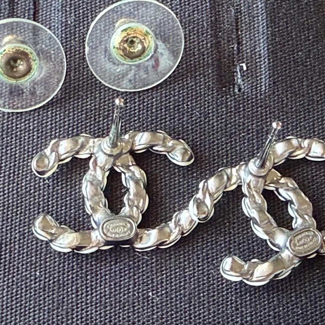 CHANEL シルバー ロゴデザイン ピアス
