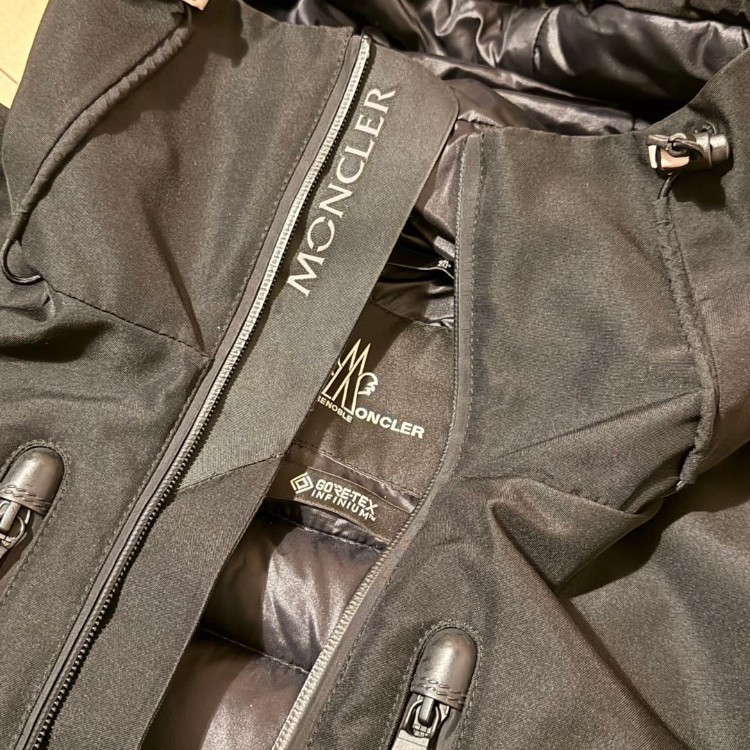 MONCLER ブラック ダウンジャケットGRENOBLE BESSANS