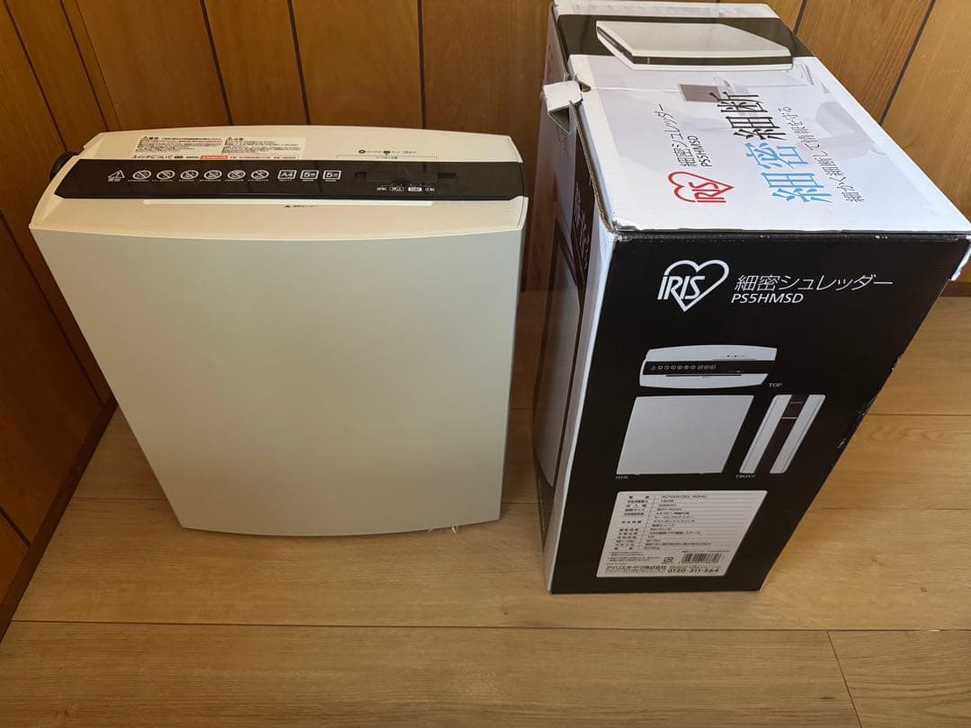 【ほぼ新品】IRIS 精密シュレッダー　PSSHM5D ホワイト