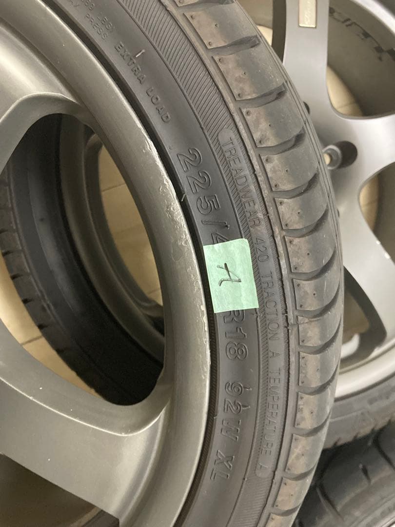 専用18インチホイール 114.3 +タイヤ225/40/R18 4本