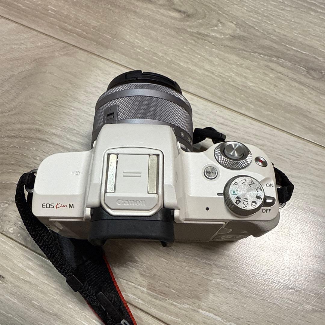 【美品】Canon EOS Kiss M ホワイト