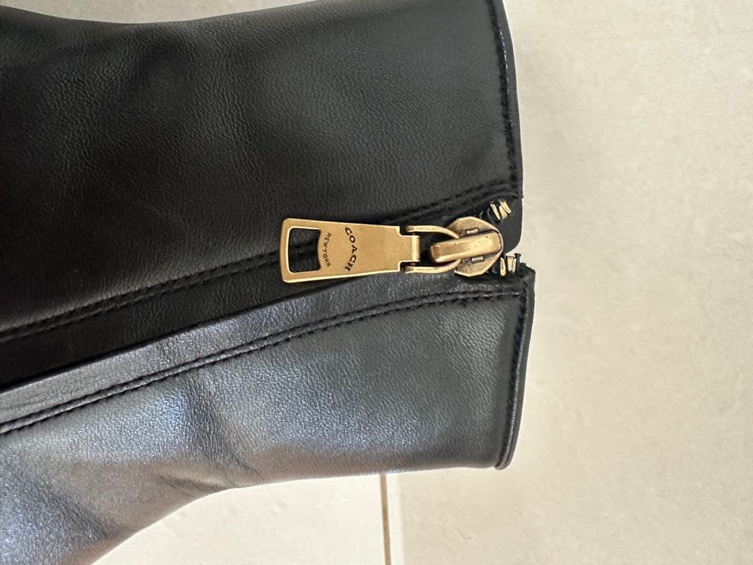 最終値下げ【美品】 COACH ジジレザーブーティ　コーチ　黒 ブーツ Cロゴ