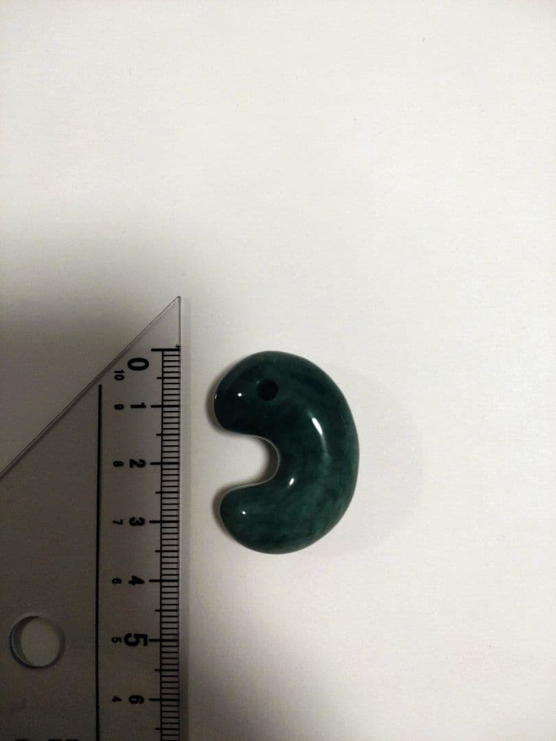 ひすいマガタマ(翡翠勾玉)