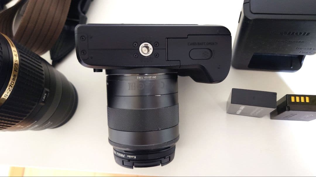 Canon EOS KissМ2 ミラーレスカメラ バッテリー３個