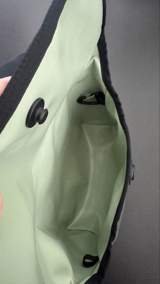 RESISTANT ショルダーバッグ　Hippo hanger