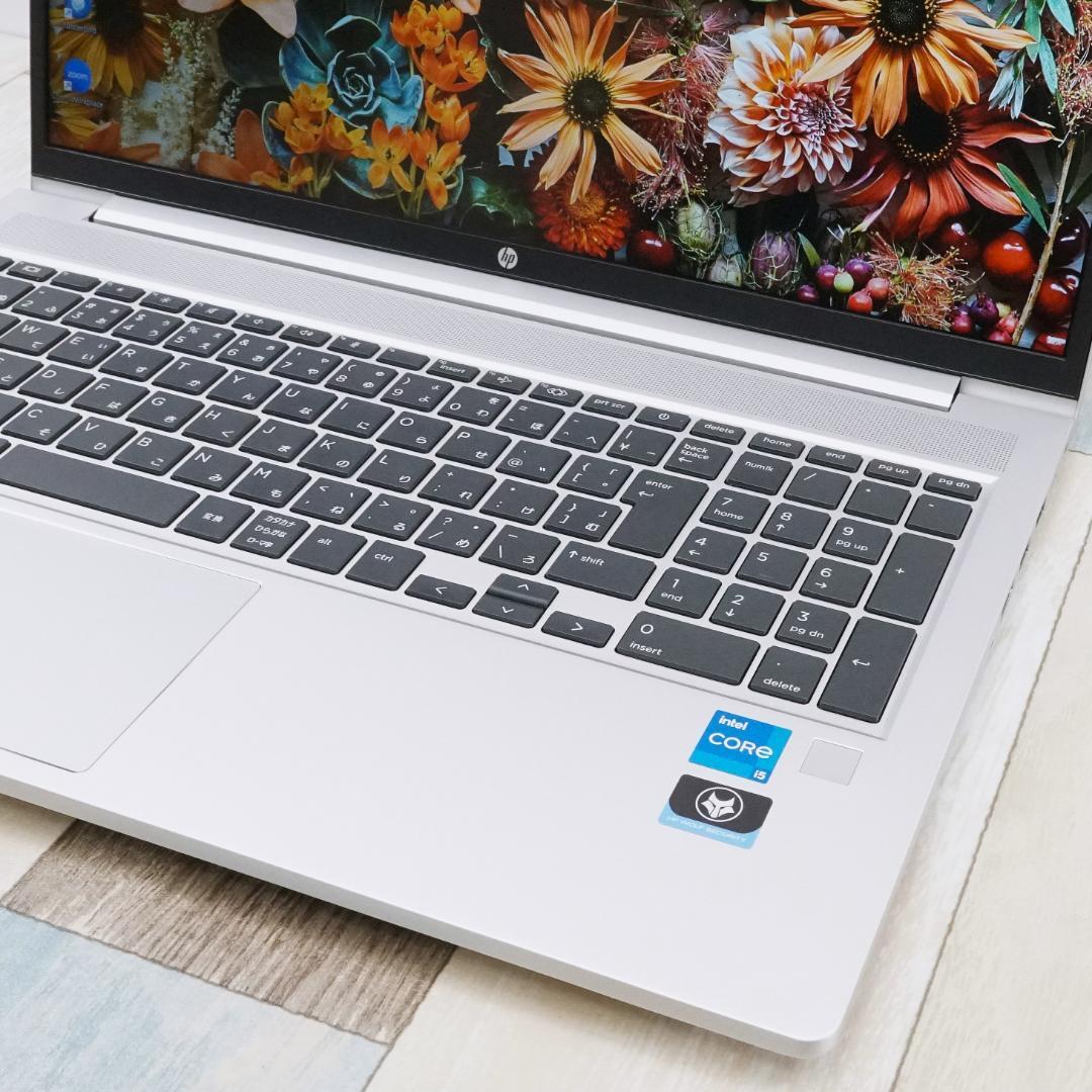 超高速新品ＳＳＤ５００ＧＢ換装済み✨美品の東京生産✨１０コアの第１２世代コアｉ５