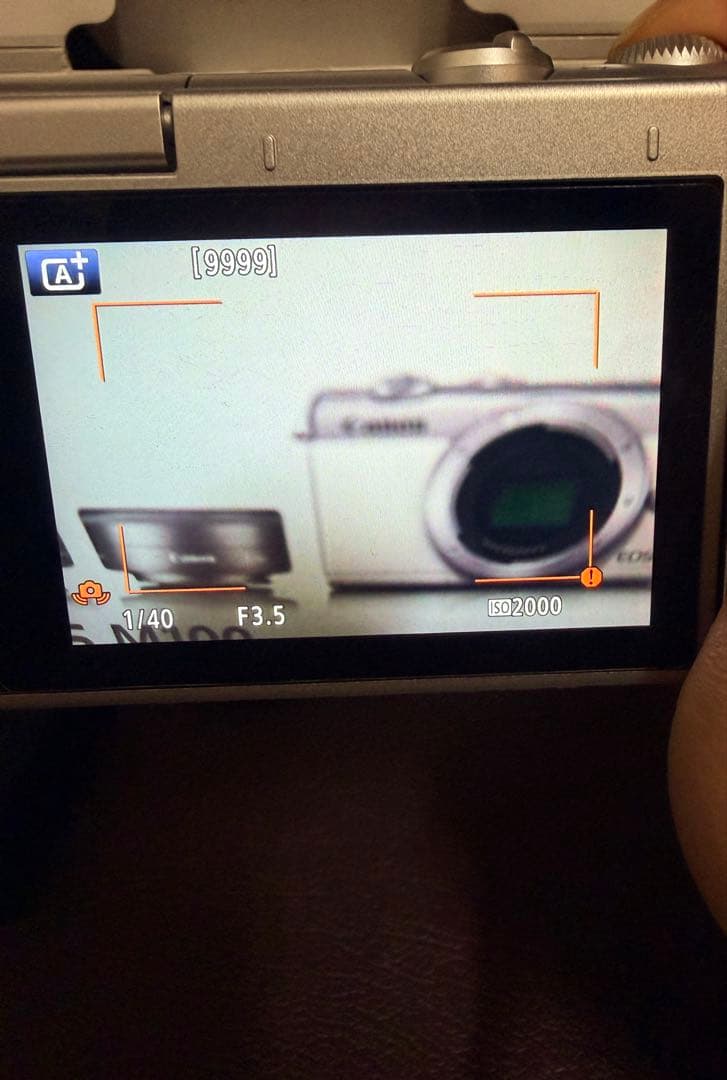 Canon EOS M100 ミラーレス一眼 2レンズ付き