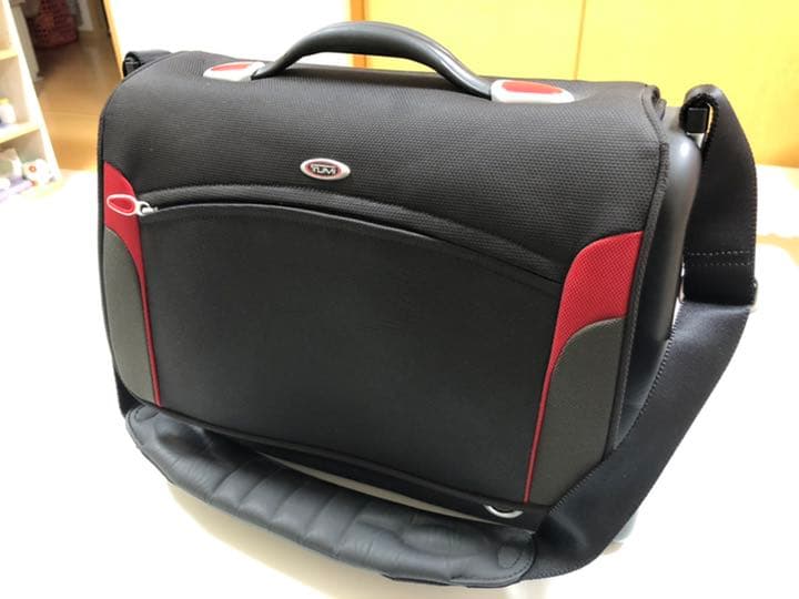 トゥミ　ビジネスショルダーバック