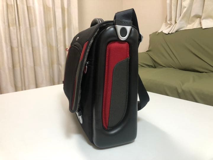 トゥミ　ビジネスショルダーバック