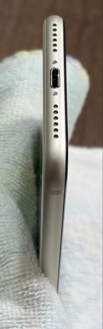 iPhone SE 第3世代 64GB 本体 スターライト