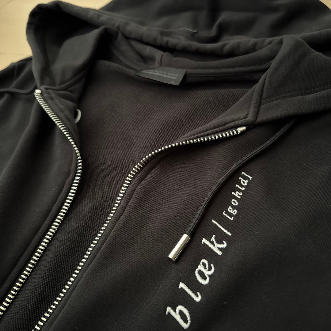 DIESELブラックパーカー フロントジップ付き
