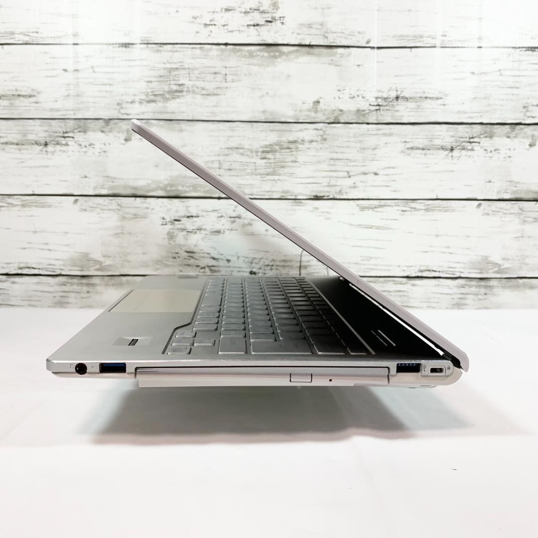 【匿名配送】ノートパソコン／白　Windows11　Webカメラ／オフィス付き✨