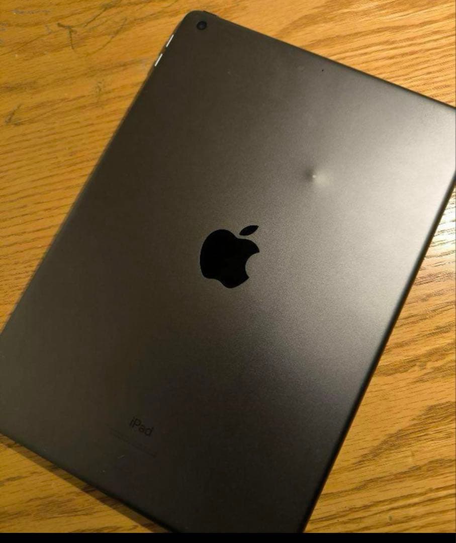 Apple iPad 7 シルバー 第7世代 32GBモデル