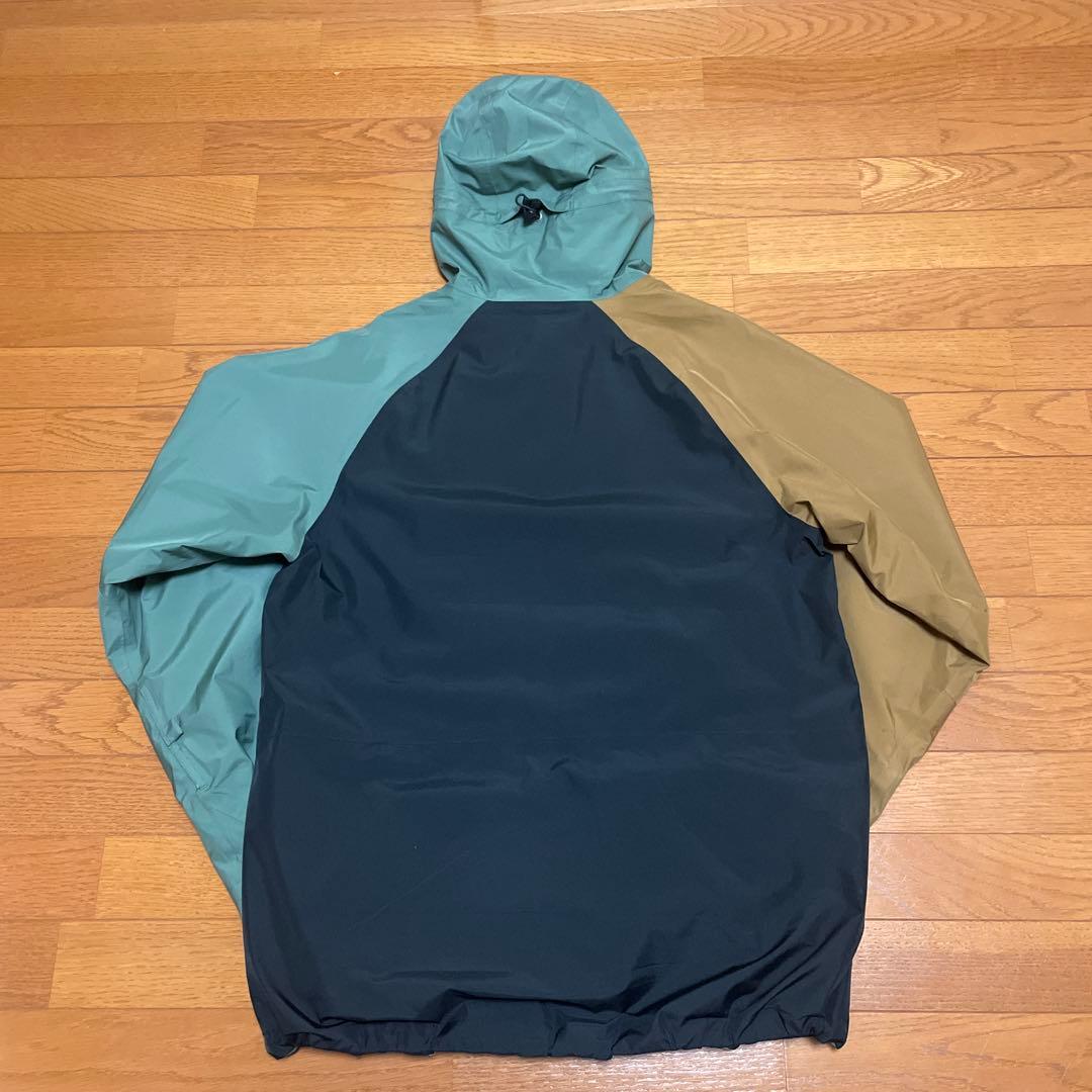 686 シックスエイトシックス　スノーボードウェア ジャケット