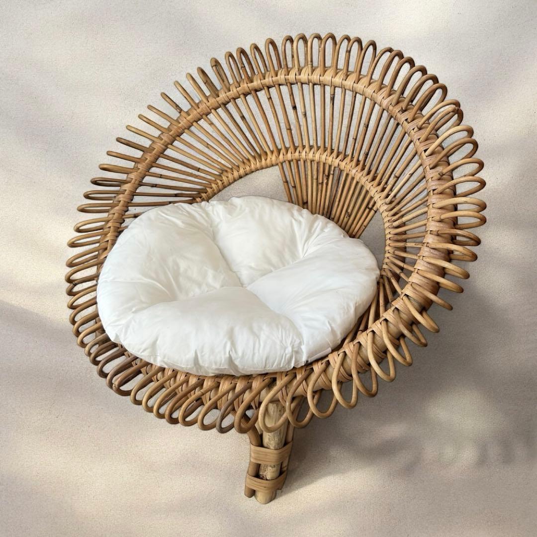 オルネコ　ラタンチェア 椅子　白クッション付き　猫ベッド　木製　キャットベッド