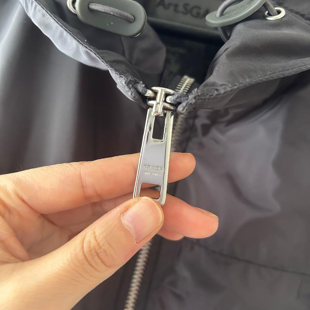 PRADA 三角ロゴ　ナイロン　パーカー　46 トライアングル