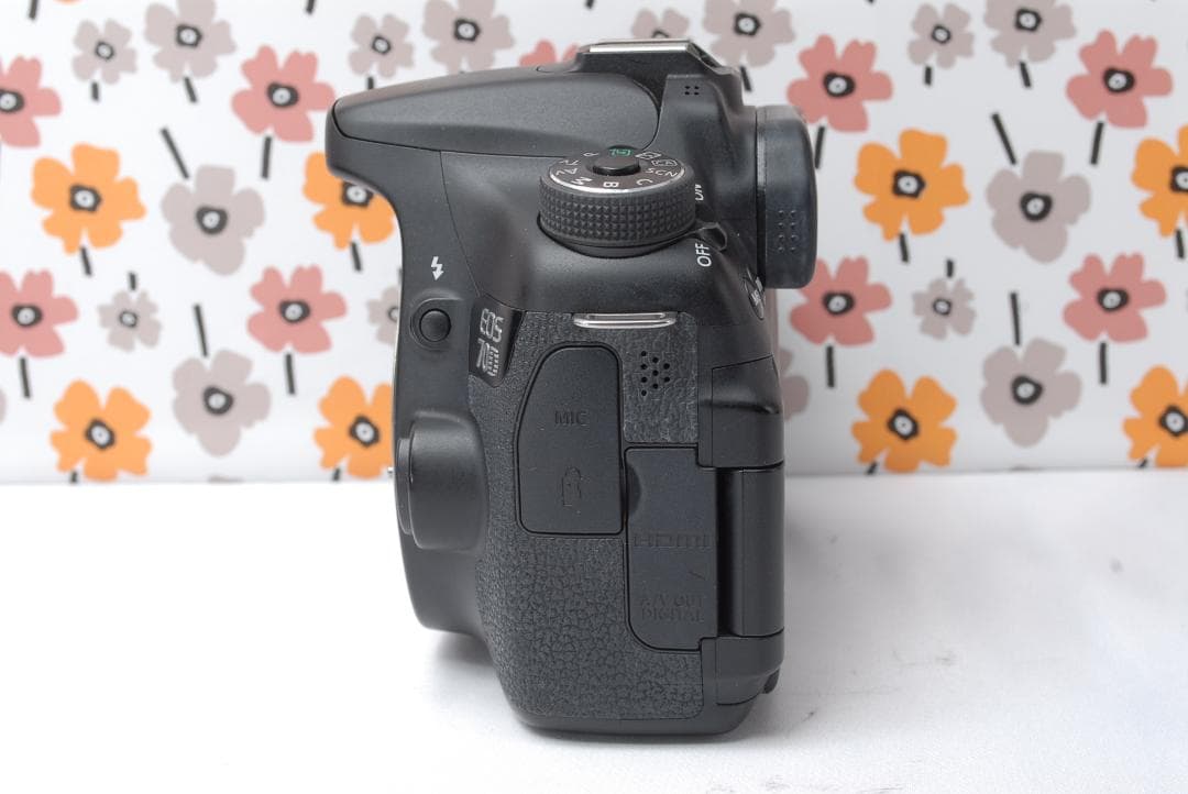 ❤Canon EOS 70D❤トリプルレンズ❤Wi-Fi接続❤単焦点レンズ付き❤