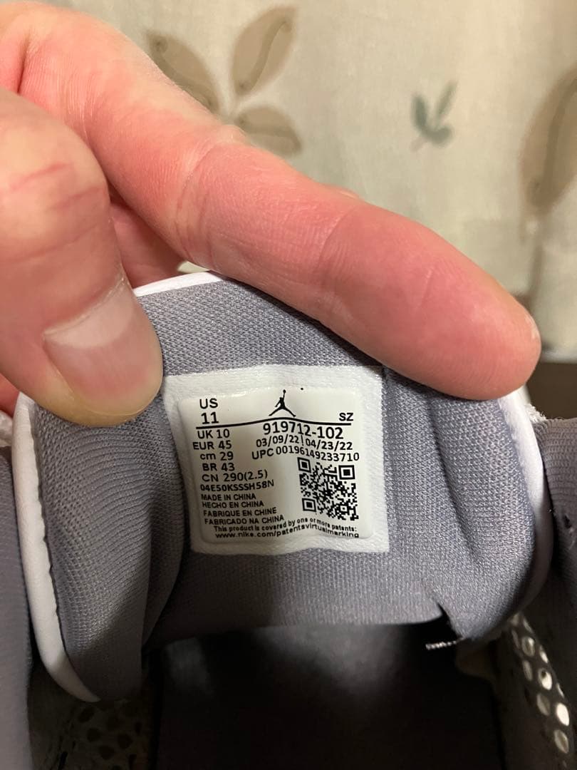 Air Jordan 11 ローカット　ホワイト/グレー