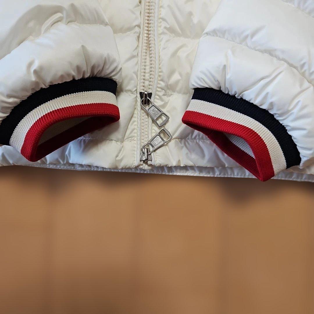 めぐママ　モンクレールGIROUXフード付きホワイトダウンジャケット