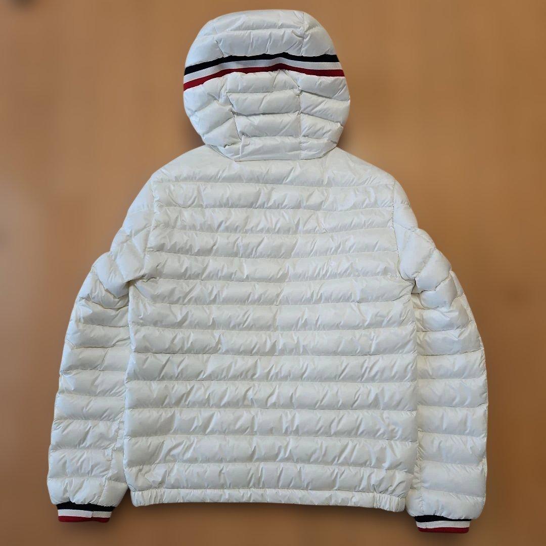 めぐママ　モンクレールGIROUXフード付きホワイトダウンジャケット