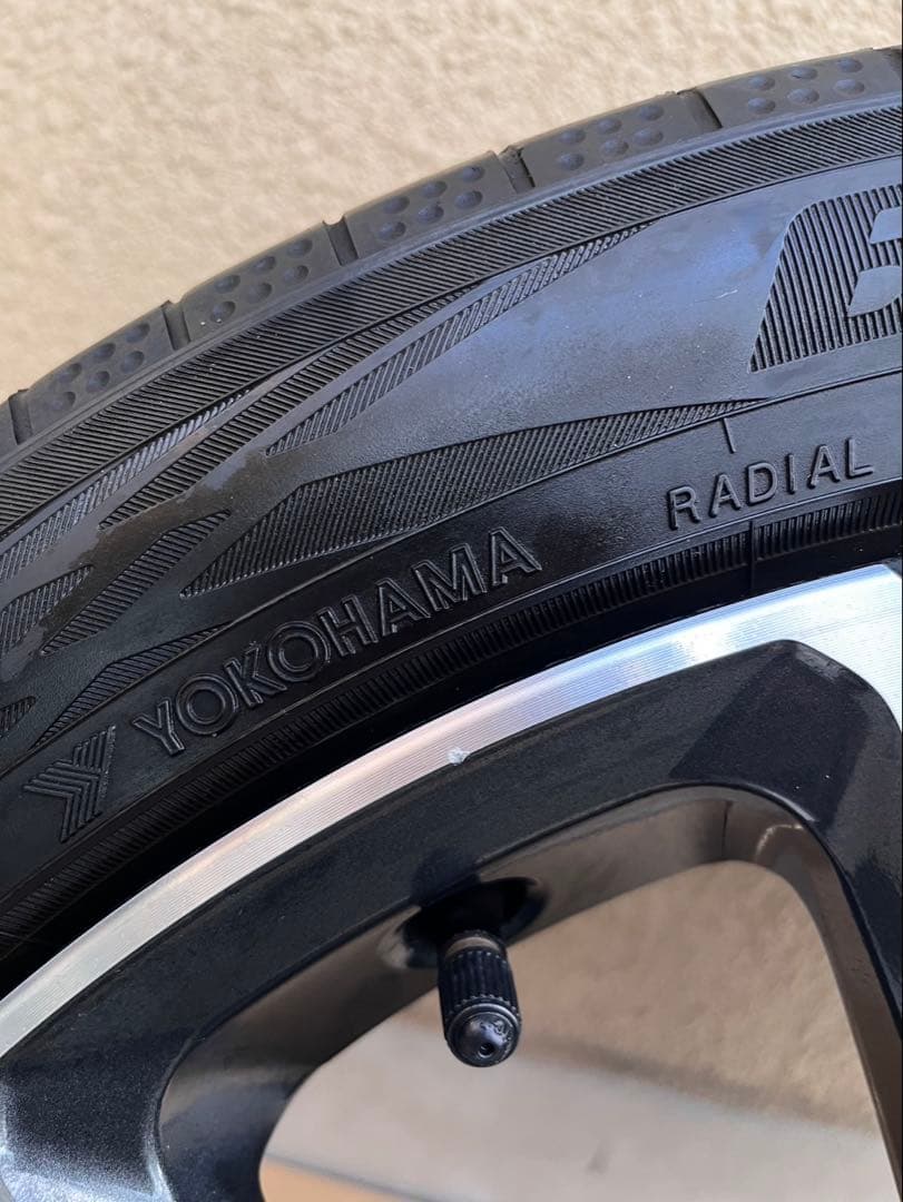 新型プリウス19インチ タイヤホイールセット