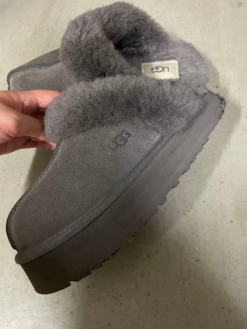 UGG ムートン　サンダル