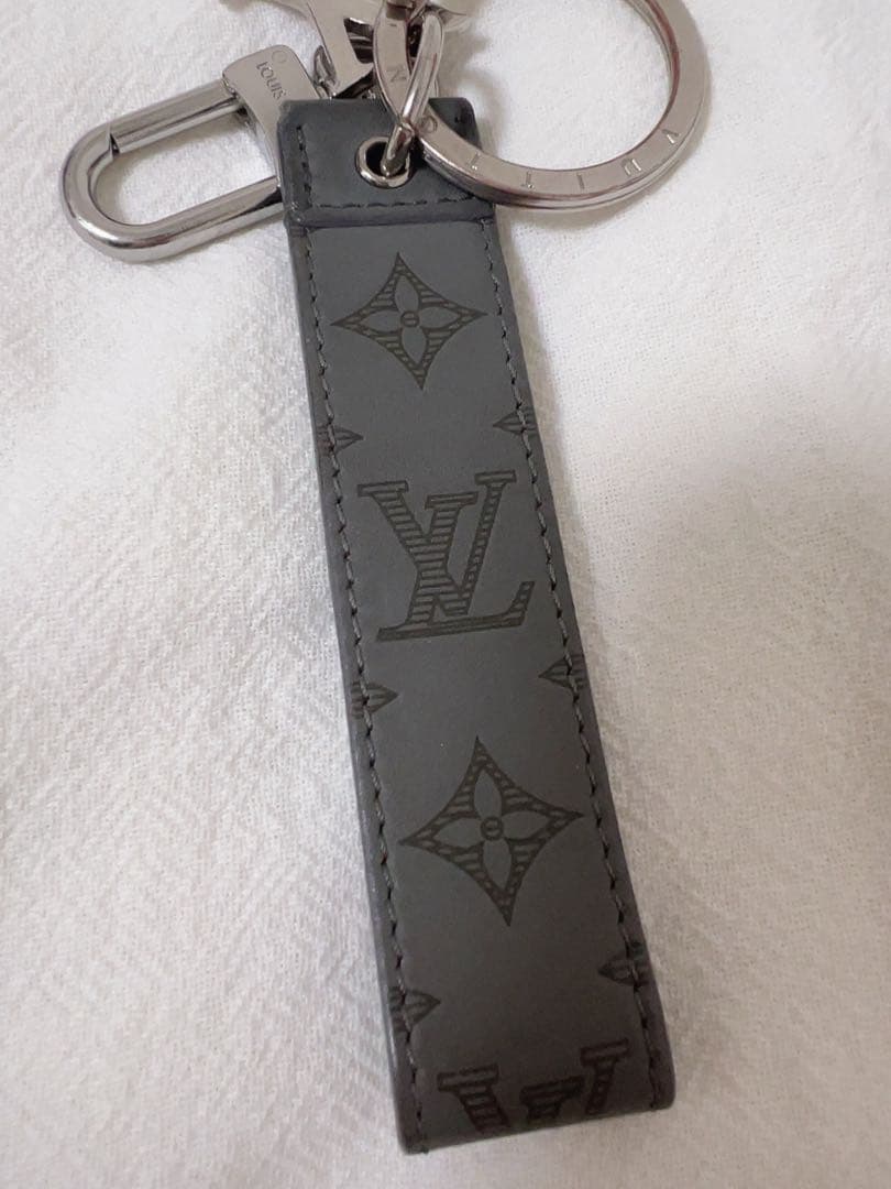 LOUIS VUITTON グレー キーホルダー