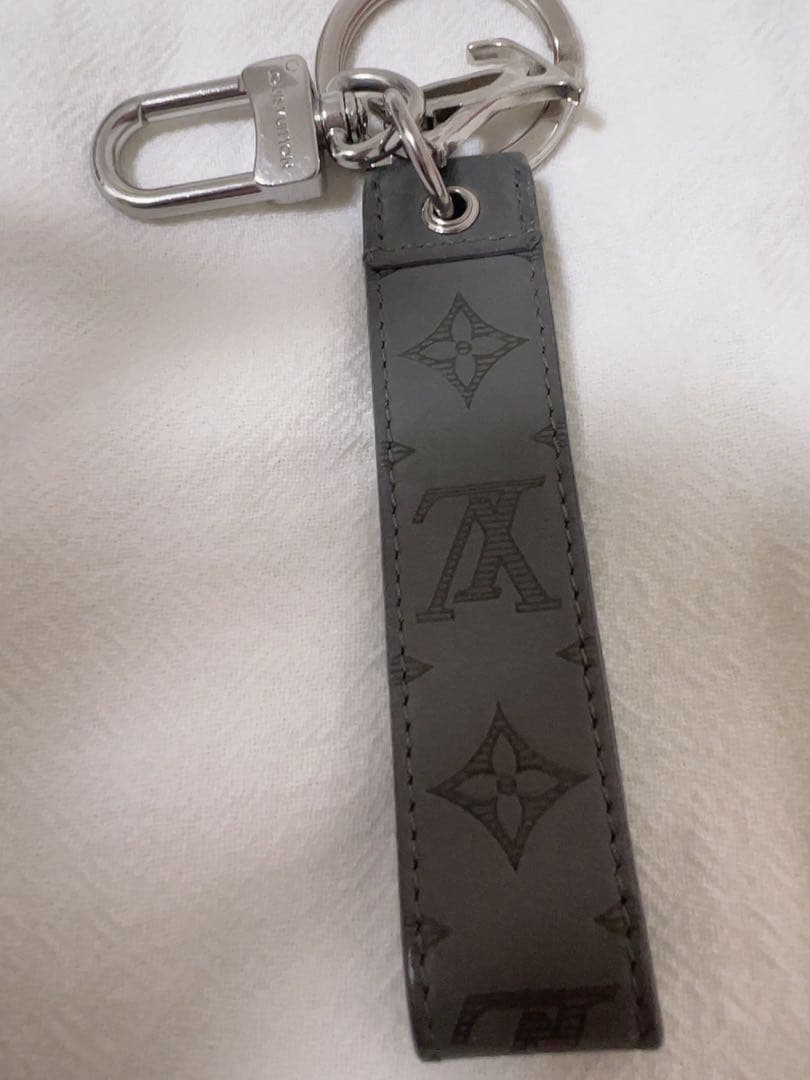 LOUIS VUITTON グレー キーホルダー