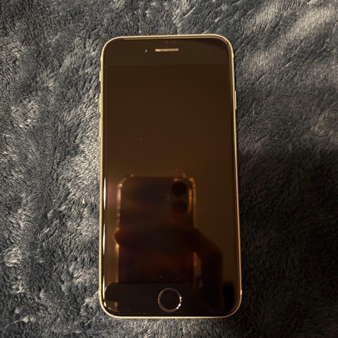 Apple iPhone SE第二世代ホワイト 本体