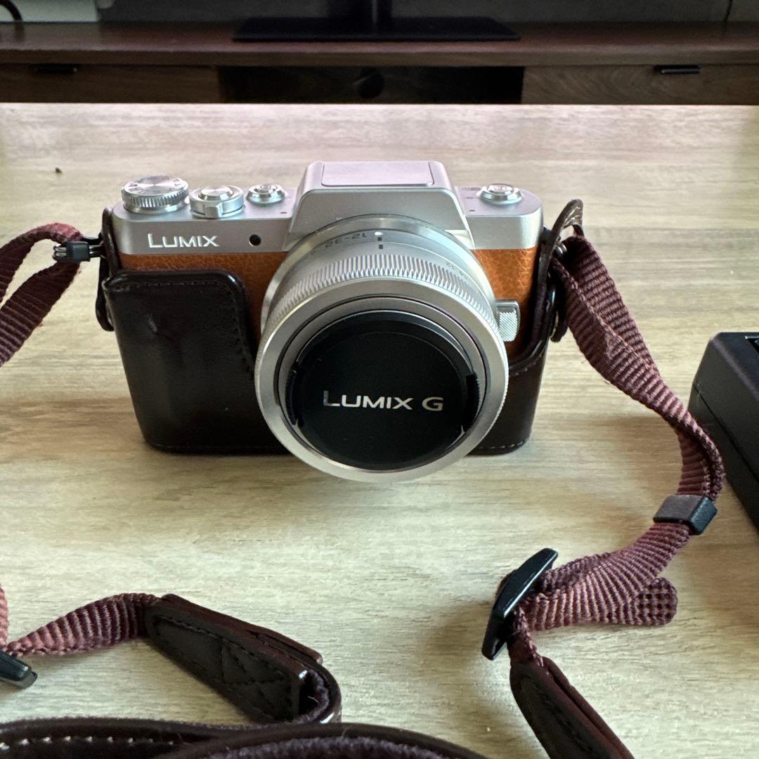 LUMIX Gシリーズ ミラーレスカメラ 本体とレンズ付き