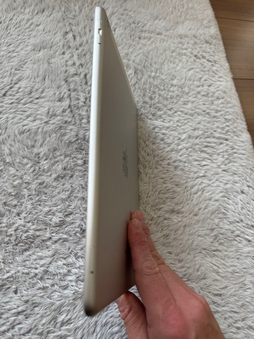 iPad 第6世代 SIMフリー　32GB