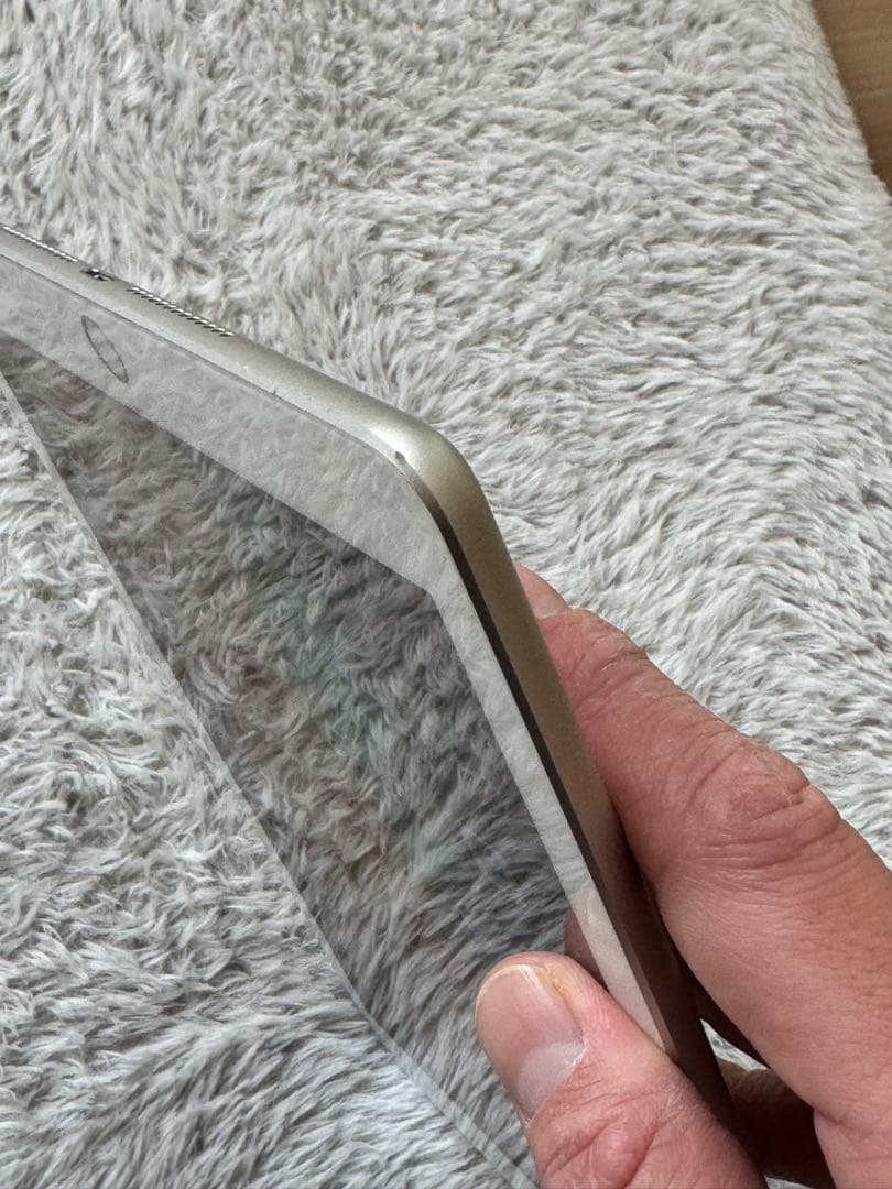 iPad 第6世代 SIMフリー　32GB