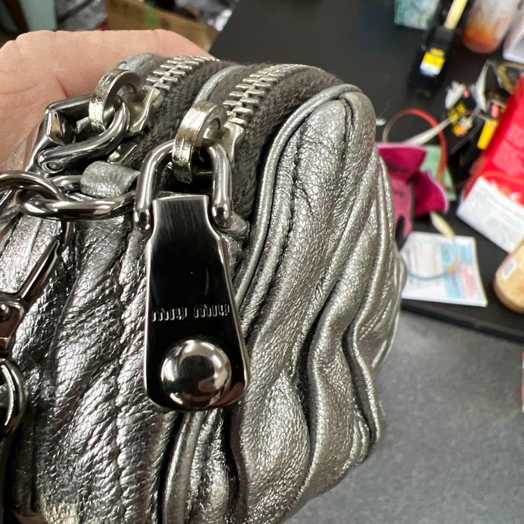 正規品　MIUMIUコスメポーチ　シルバー