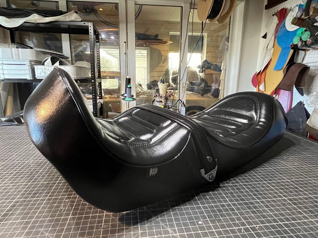 ぽ*ん様 GS400黒艶ダブルアンコ抜きチョビ猫シートゲルザブ加工済み