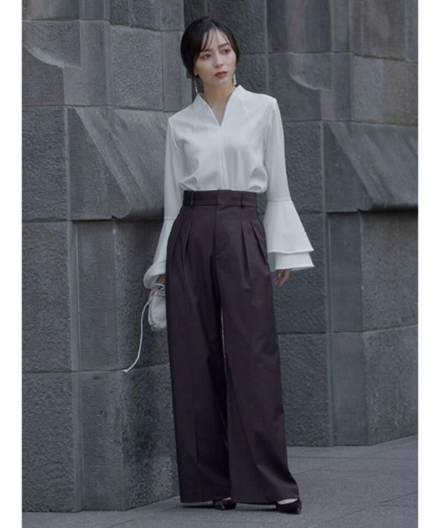 新品同様　アニュアンス　anuans 白　ラッフルスリーブブラウス