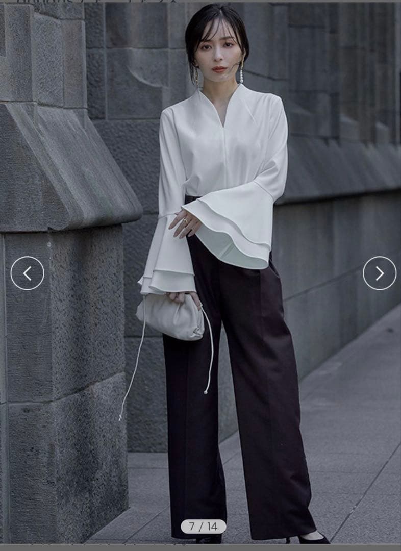 新品同様　アニュアンス　anuans 白　ラッフルスリーブブラウス