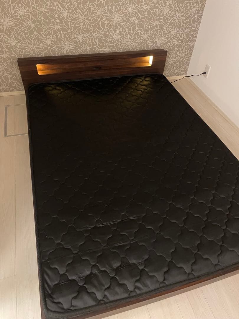 ダブルベッド フレーム マットレス セット 5月11まで