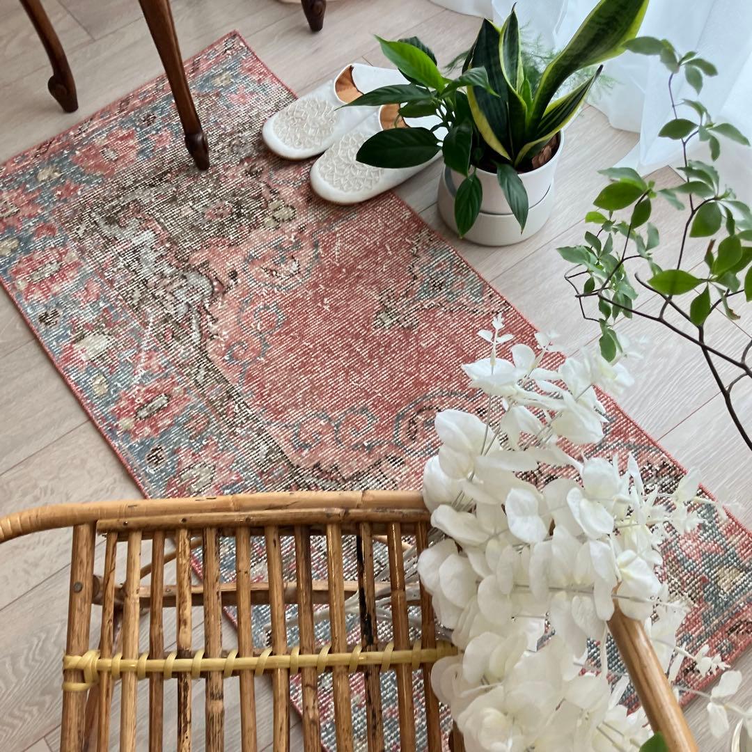 淡ピンクレッド✳︎50×110くすみブルーココの字フラワー　トルコヴィンテージラグ
