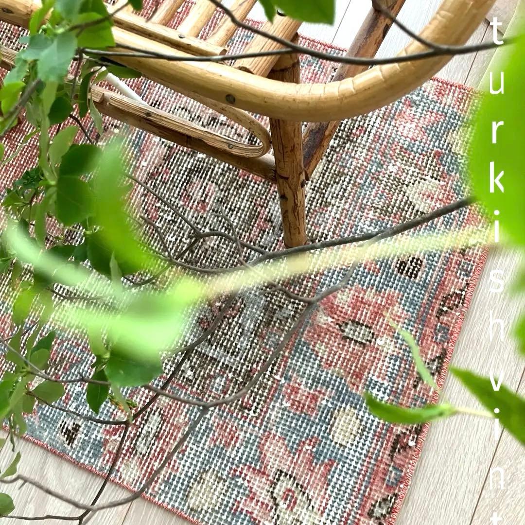 淡ピンクレッド✳︎50×110くすみブルーココの字フラワー　トルコヴィンテージラグ