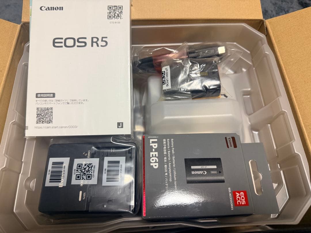 キャノン　CANON EOS R5ボディ