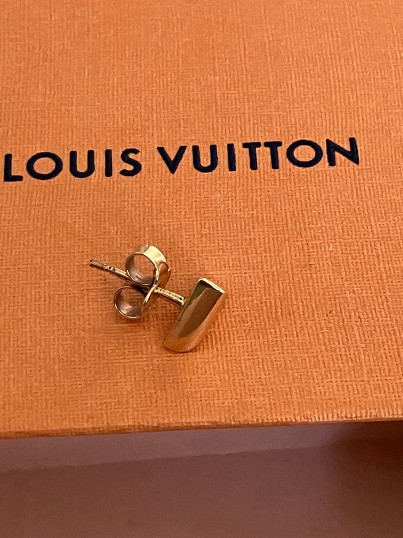 LOUIS VUITTON V字型ピアス(エッセンシャル片耳用)
