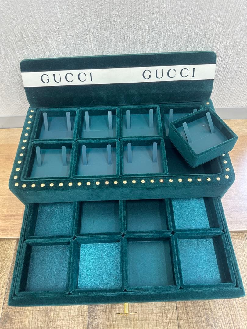 GUCCI 時計展示用ディスプレイ