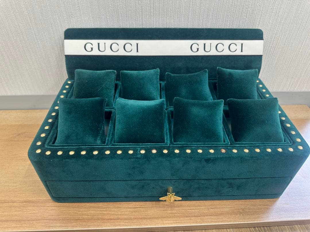 GUCCI 時計展示用ディスプレイ