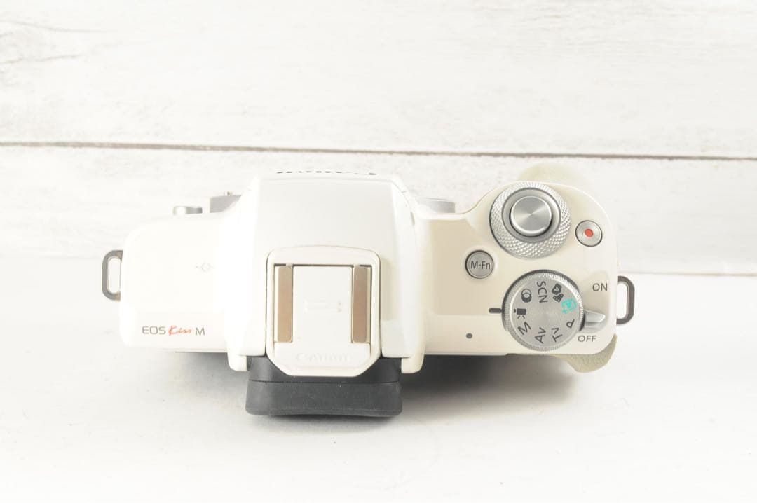 ❤️人気ホワイト❤️Wi-Fi &自撮り❤️Canon kiss M