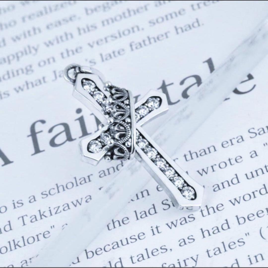 ジャスティンデイビス　CROSS WITH CROWN/STONE ペンダント