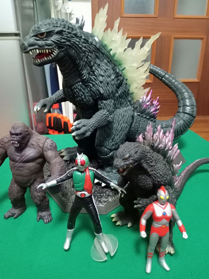 ゴジラ2体・キングコング・ウルトラマン、仮面ライダー フィギュアセット美品