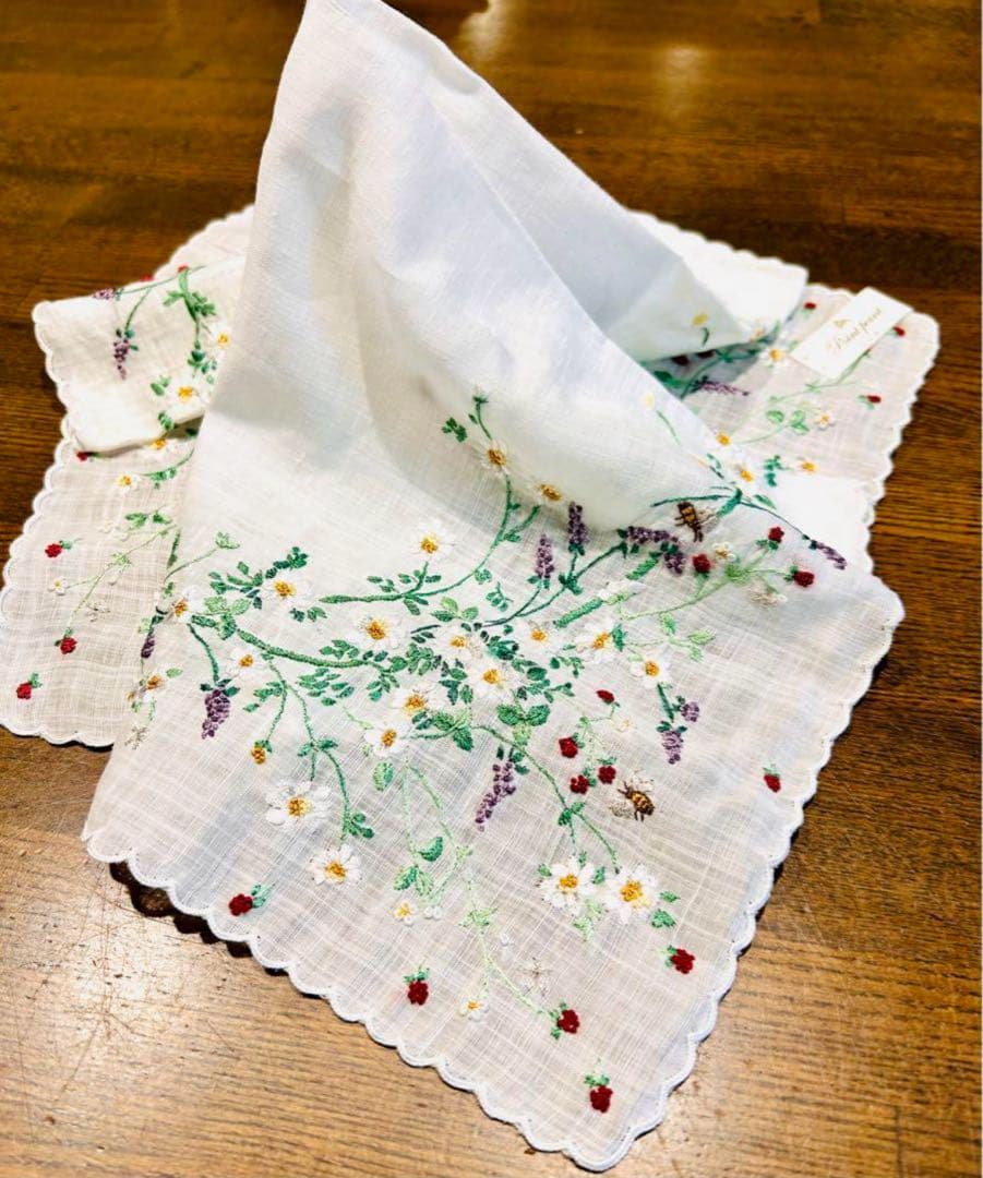 手刺繍ハンカチ　「マイガーデン」ポアンポアン