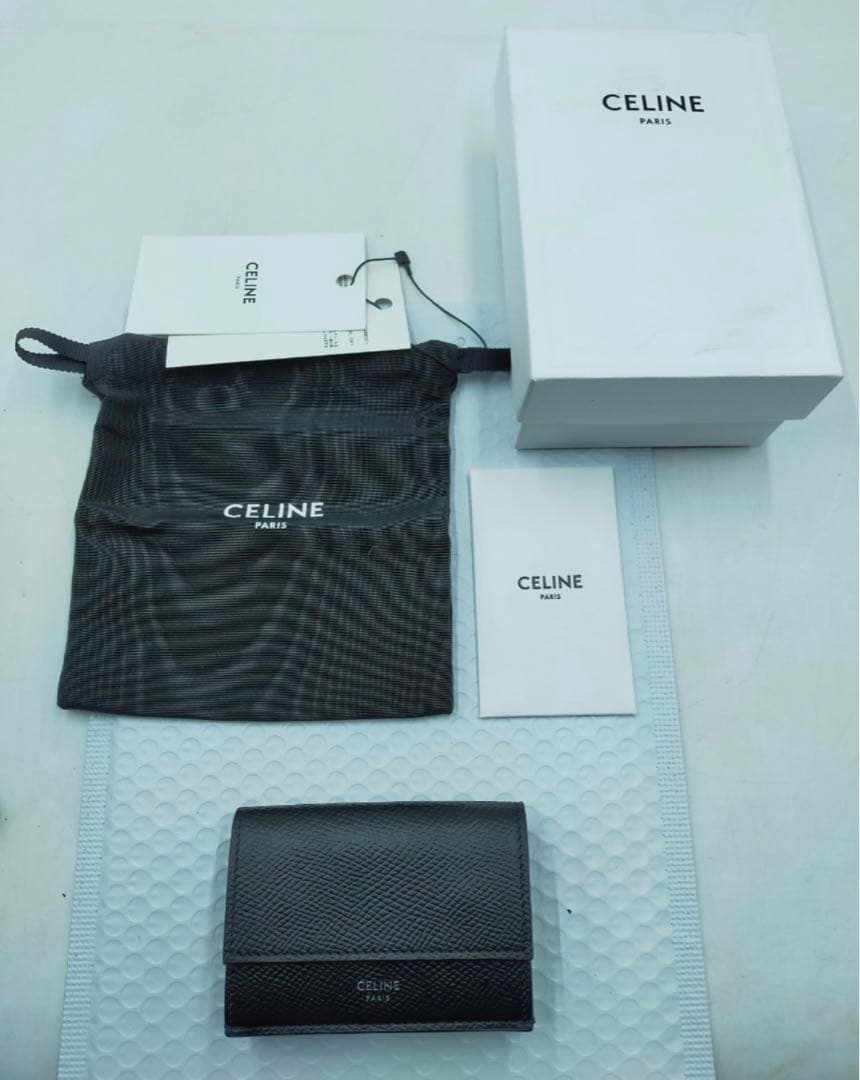 celine 財布　ウォレット　付属品完備　三つ折り財布　ブラック